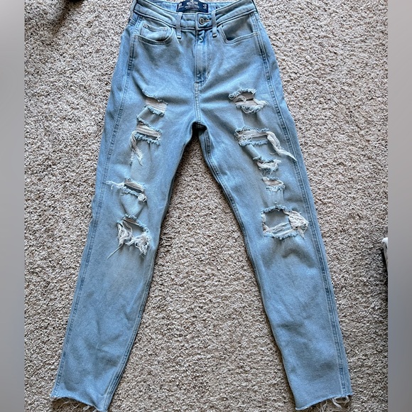 Hollister Ultra High Rise Mom Jean (Size 00) - Picture 3 of 3